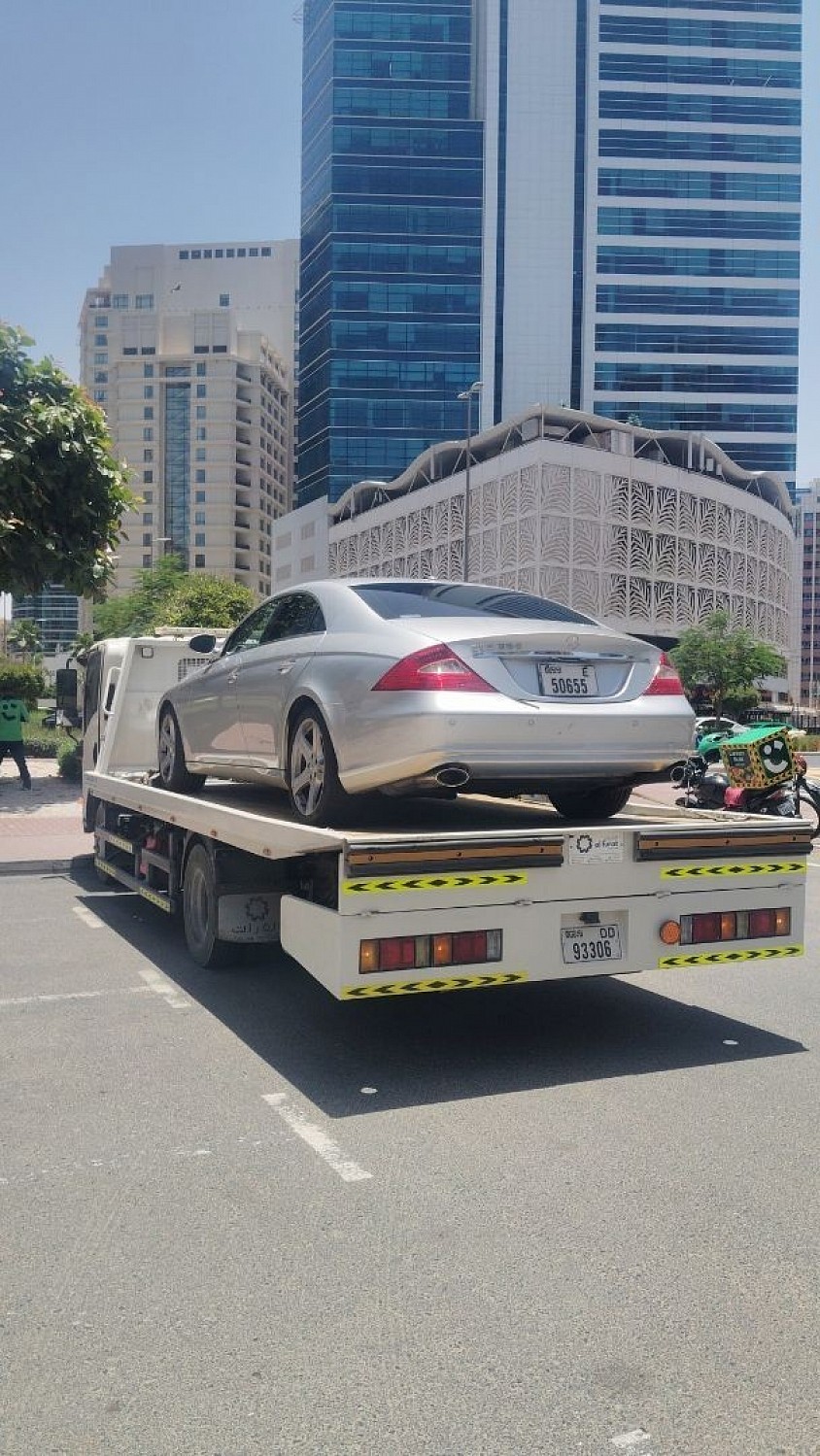 ريكفري أبوضبي لنقل وقطر السيارات إلى جميع أنحاء الإمارات